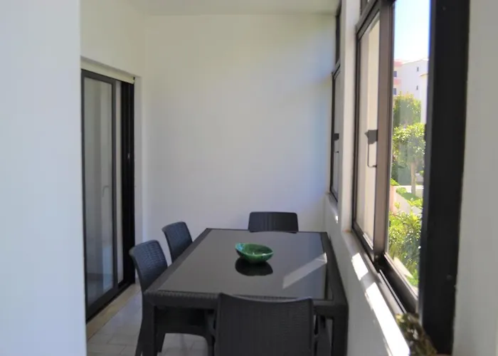 Espaçoso Com Estacionamento Incluído By Qozzy Appartement