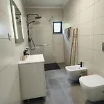 Espaçoso Com Estacionamento Incluído By Qozzy * Portimão