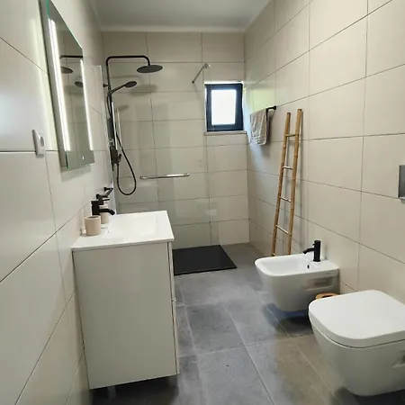 Espacoso Com Estacionamento Incluido * Portimão